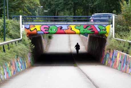 Graffitikunstwerk fietstunnel Julianapark 'De Tijdpoort'