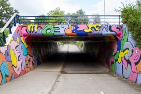 Graffitikunstwerk fietstunnel Julianapark 'De Tijdpoort'